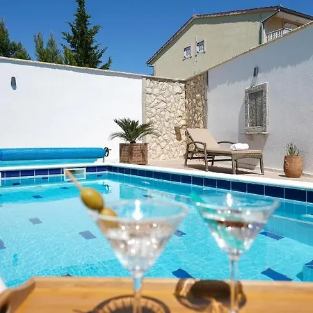 Apartment Vala 4 With Sea View & Private Pool Apartmán