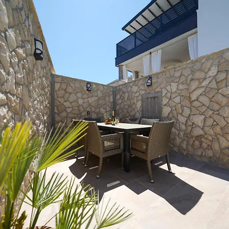 Apartment Vala 4 With Sea View & Private Pool Apartmán Pridraga