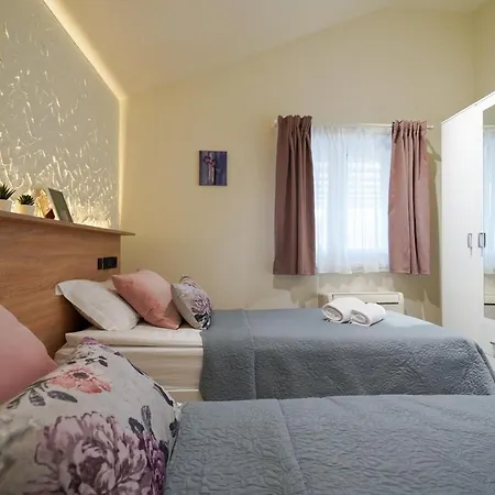 Apartment Vala 4 With Sea View & Private Pool Apartmán Pridraga
