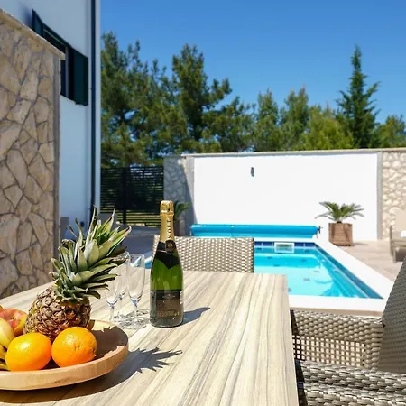 Apartment Vala 4 With Sea View & Private Pool *