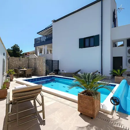 Apartmán Apartment Vala 4 With Sea View & Private Pool *