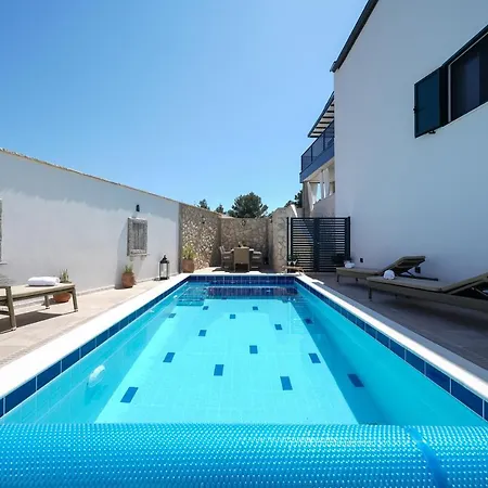 Apartment Vala 4 With Sea View & Private Pool