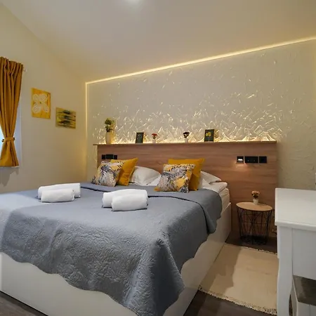 Apartment Vala 4 With Sea View & Private Pool
