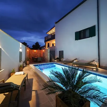 Apartment Vala 4 With Sea View & Private Pool