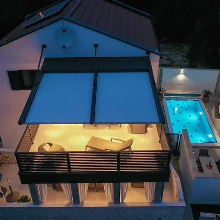 Apartment Vala 4 With Sea View & Private Pool