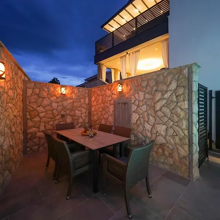 Apartment Vala 4 With Sea View & Private Pool Apartmán Pridraga