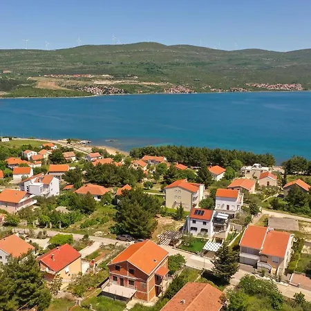 Apartment Vala 4 With Sea View & Private Pool Apartmán Pridraga