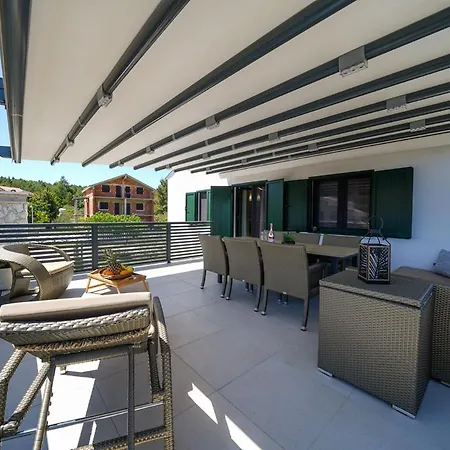 Apartment Vala 4 With Sea View & Private Pool *