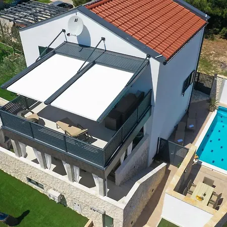 Apartment Vala 4 With Sea View & Private Pool Apartmán